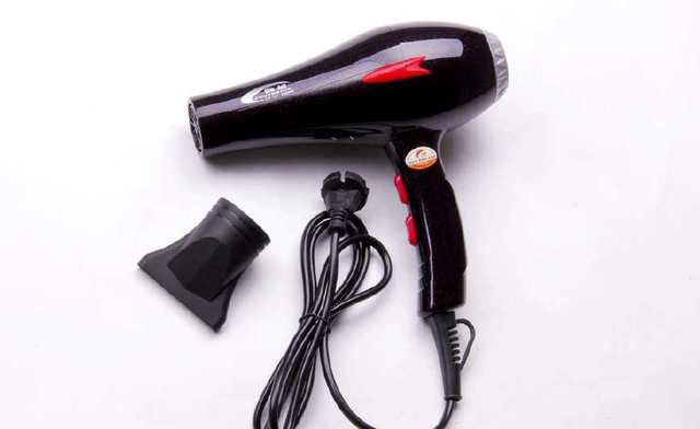 如何正确使用吹风机，要注意这3点 